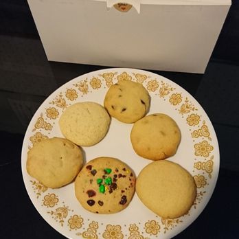 Tobi’s Cookies - 6 different cookie flavors - egg nog, macadamia nut, chocolate chip, panda (dark & white chocolate chips), M&M's, and plain sugar. Yum! - Desserts Near Me Tobi’s Cookies - 6 different cookie flavors - egg nog, macadamia nut, chocolate chip, panda (dark & white chocolate chips), M&M's, and plain sugar. Yum! - Desserts Near Me