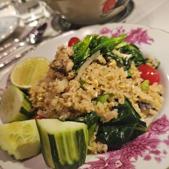 Jan Jao Kha Thai Restaurant - Thai Mackerel Fried Rice- Thai mackerel, onion, scallion, tomatoes, and Chinese broccoli. $25. Very tasty with plenty fish Would rec sharing - Thai Near Me - New York, New York Jan Jao Kha Thai Restaurant - Thai Mackerel Fried Rice- Thai mackerel, onion, scallion, tomatoes, and Chinese broccoli. $25. Very tasty with plenty fish Would rec sharing - Thai Near Me - New York, New York