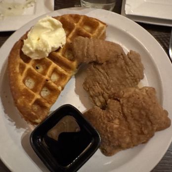 The Warming Hut - Chicken & waffles - New American Near Me - Mammoth Lakes, California The Warming Hut - Chicken & waffles - New American Near Me - Mammoth Lakes, California