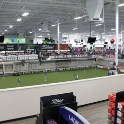 PGA TOUR Superstore - Charlotte - Putting green + putter selection