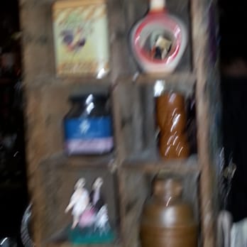 Broken Shaker - Décor or not - Cocktail Bars Near Me - Miami Beach, Florida