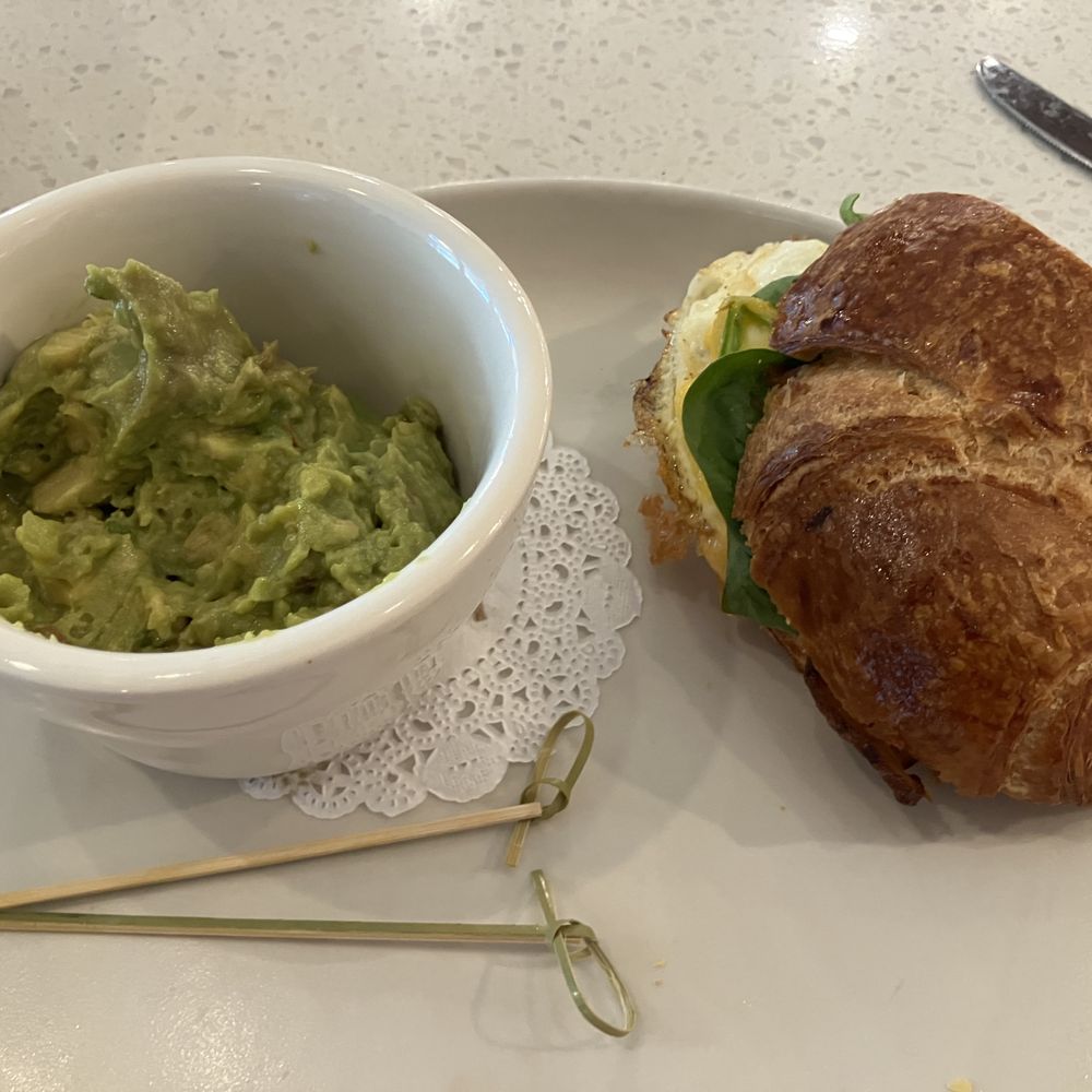Le Buzz Caffe - American In Paris with side of guacamole - Coffee & Tea Near Me - Tucson, Arizona