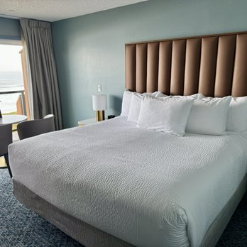 The Allred - Post renovation King room - Hotels Near Me - Newport, Oregon