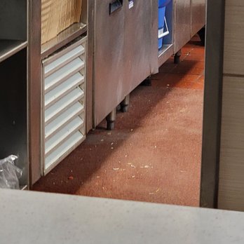 Taco Bell - Dirty kitchen floor in prep area - Fast Food Near Me - Laurinburg, North Carolina