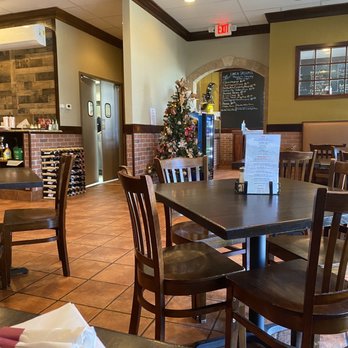 Vinnie's Pizzeria - Dining room - Italian Near Me - Winston-Salem, North Carolina