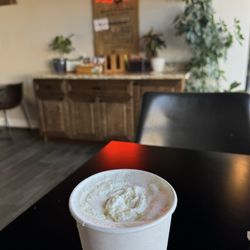 Poppy Coffee Lodi - White hot chocolate with oat milk