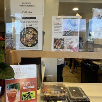 Dell's Kitchen and Bakery - Asian Fusion Near Me - Honolulu, Hawaii