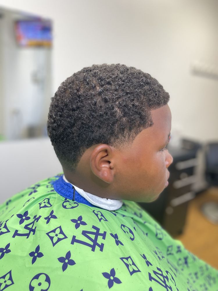 Tray’s Illustrious Barber Lounge Logo