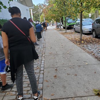 Brooklyn Museum - On line to vote. - Art Museums Near Me - Brooklyn, New York