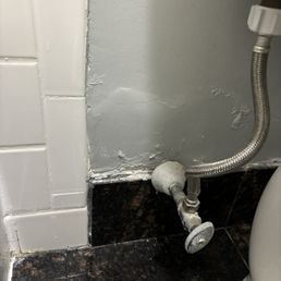 Bad repair and dirt at toilet