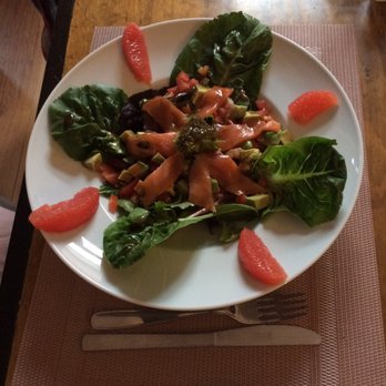 La Vie en Rose - Salad with salmon and grapefruit - French Near Me - Guanajuato, GUA La Vie en Rose - Salad with salmon and grapefruit - French Near Me - Guanajuato, GUA