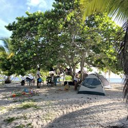 Playa Palula - Vista del campamento  y la playa