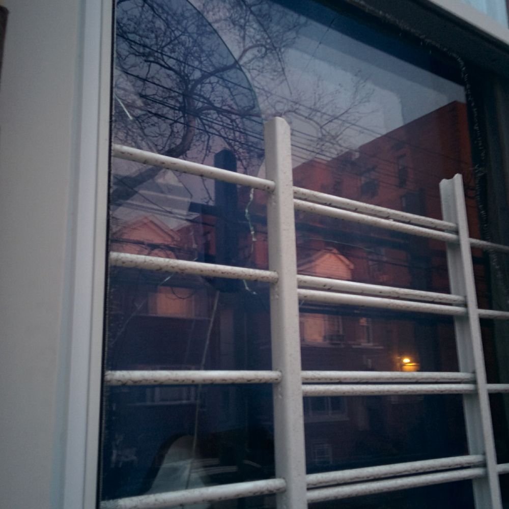 Vila Window & Glass - Cracked glass - Windows Installation Near Me - Brooklyn, New York Vila Window & Glass - Cracked glass - Windows Installation Near Me - Brooklyn, New York