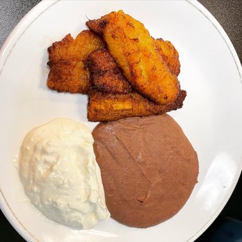 La Santaneca - Yummy sweet fried plantains with veg refried beans and el Salvadoran sour cream. - Salvadoran Near Me - Carson City, Nevada