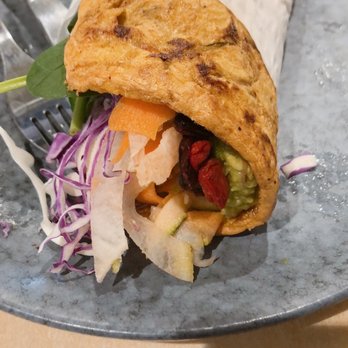 Palæo - Egg wrap with avocado, nuts, and veggies - Specialty Food Near Me - Copenhagen, 84 Palæo - Egg wrap with avocado, nuts, and veggies - Specialty Food Near Me - Copenhagen, 84