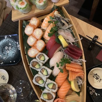 Fuji Yaki - Sushi boat - Japanese Near Me - Paris, 75 Fuji Yaki - Sushi boat - Japanese Near Me - Paris, 75