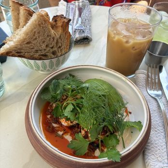Atelier Manna - Cilbur Turkish Eggs with avocado - Cafes Near Me - Encinitas, California