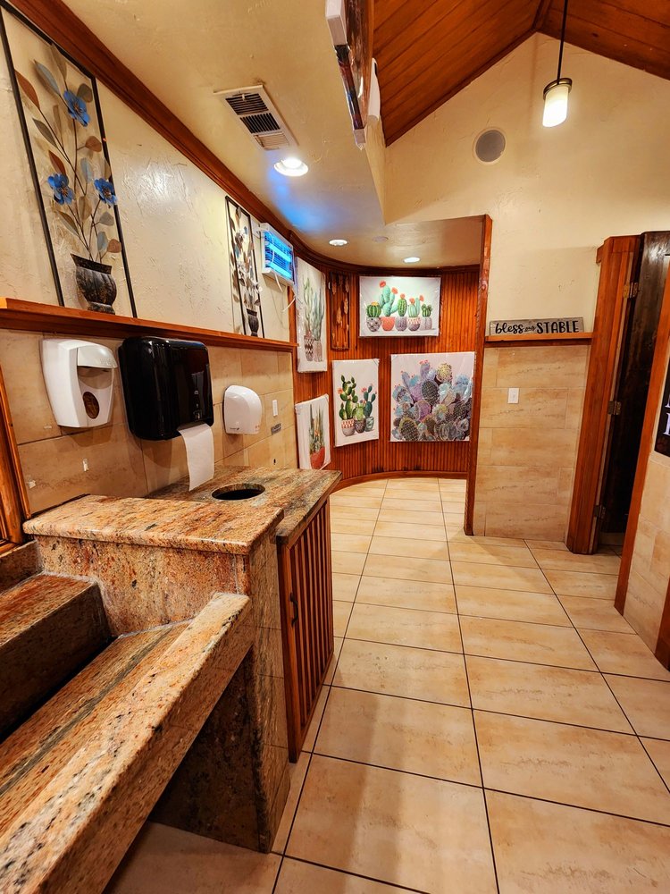 Duke’s Travel Plazaa