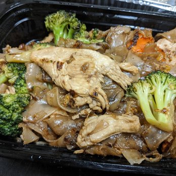 Phuket Thai Restaurant - Pad See Ew + Chicken - Thai Near Me - Wakefield, Massachusetts