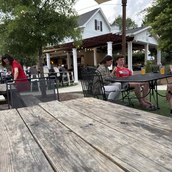 Red's Corner - Bar et al - Beer Gardens Near Me - Southern Pines, North Carolina