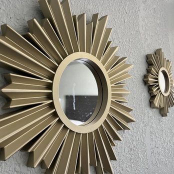 The Guest Lodge - The only thing on the wall - and filthy - Hotels Near Me - Gainesville, Georgia