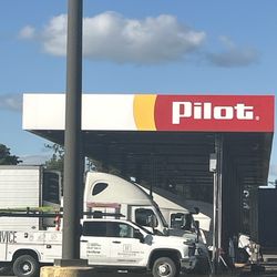 Pilot Travel Center - Do not eat here this bitcch taken old as chicken and serving it to you guys nasty as white bitch