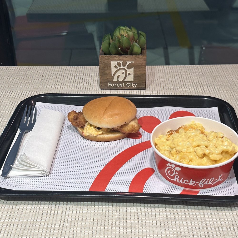 Honey Pepper Pimento Chicken Sandwich and Large Mac & Cheese