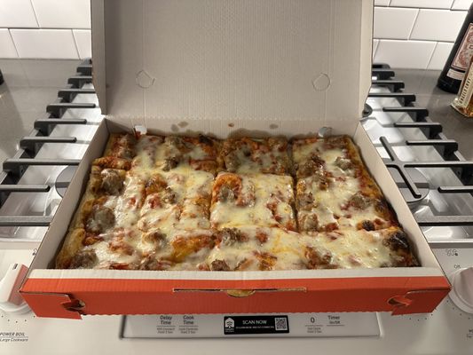 Alice Pizza and Restaurant (Locust Street) by null