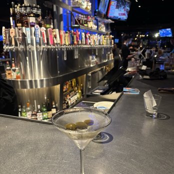 Yard House - Bar at Yard House Tampa - Dirty Martini - Bars Near Me - Tampa, Florida