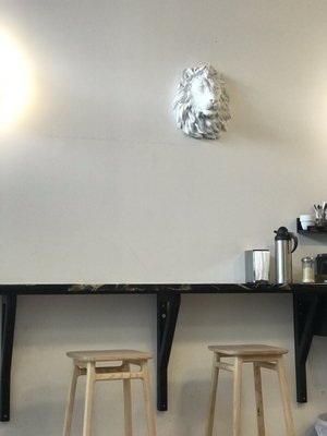 Café Humble Lion (McGill College) by null