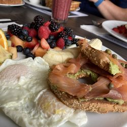Petinos - Avocado Toast (changed bread for bagel)