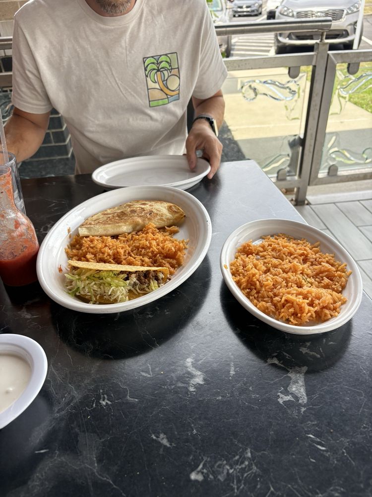 Los Mariachis Mexican Grill