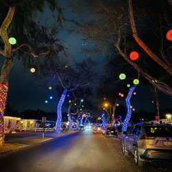 Fullerton Light Show - Fullerton - Sparkle ball neighborhood :) so beautiful