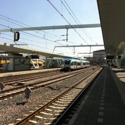 Arnhem Centraal - NS-trein en trein van BrengDirect