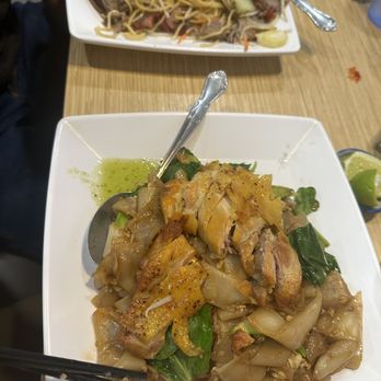 Charm Siam Restaurant - Pad see ew - Noodles Near Me - Long Beach, California
