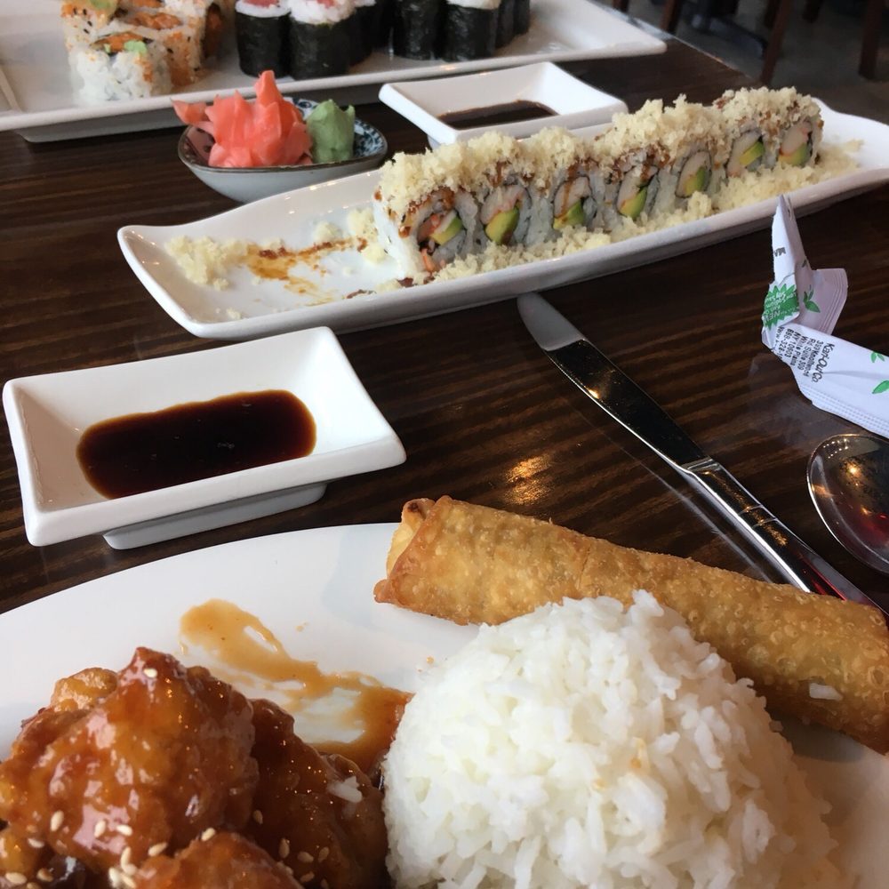 Fang's Bistro - Sesame chicken was fresh and crunchy. Loved the crunchy roll too. - Chinese Near Me - Cypress, Texas