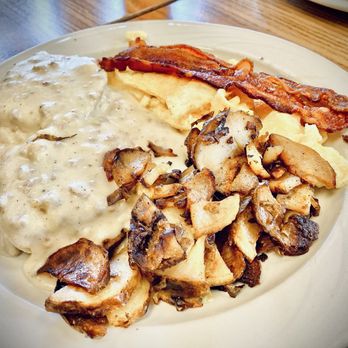 Fortis Cafe - Biscuit and country gravy with a side of home fries and bacon - Breakfast & Brunch Near Me - Reno, Nevada