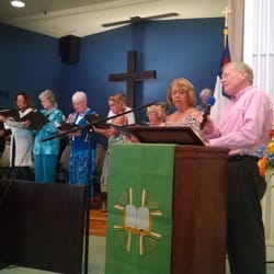 The Lake Church - The choir, pastor and his wife