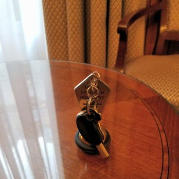 Hotel Franklin Roosevelt - Room key. - Hotels Near Me - Paris, 75