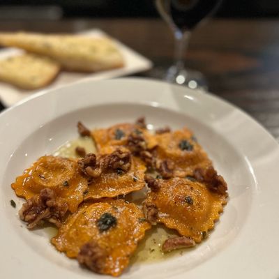 Baird's On B Bar & Grill by null