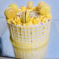 Sugar x Butter - White Cake with Pineapple Filling and Macaroon Topping