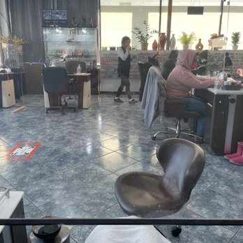 Laurel Nail Spa - Sitting with an ice cold towel - Nail Salons Near Me - Laurel, Maryland