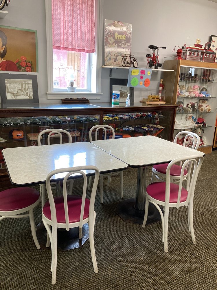 THE RAILS END 1781 Rails End Blvd, Caro, Michigan American (Traditional) Restaurant