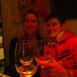 't Swaentje - Patricia and tracey having dinner, after a dat hard work