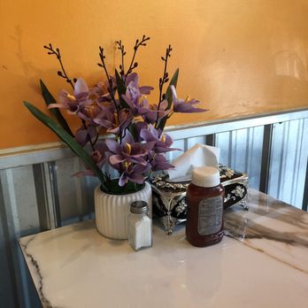 Ariana Gyros & Grill - Clean table - Mediterranean Near Me - Vacaville, California Ariana Gyros & Grill - Clean table - Mediterranean Near Me - Vacaville, California
