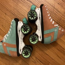 SK8 Fanatics Custom Roller Skates - Antik AR2 setup mounted by Sk8Fanatics