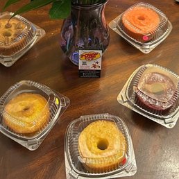 The featured flavors: Butter pecan Lemon Rhum Red velvet Strawberry Pineapple was consumed before the picture !! The featured flavors: Butter pecan Lemon Rhum Red velvet Strawberry Pineapple was consumed before the picture !!