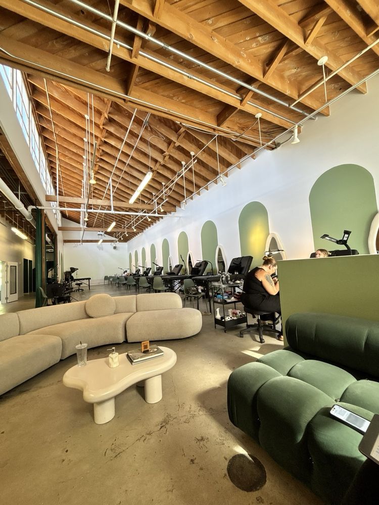 Sashatattooing Essential Logo