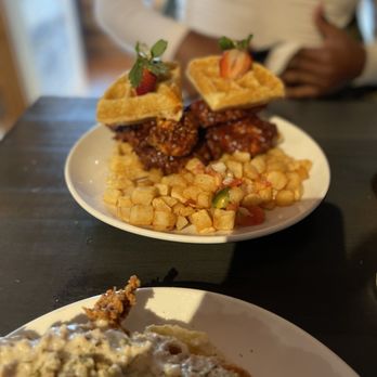 BIG MACHINE DISTILLERY & TAVERN - 164 Photos & 102 Reviews - 2824 ...