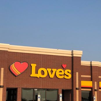 Love's Travel Stop - Entrance - Convenience Stores Near Me - Valley City, North Dakota